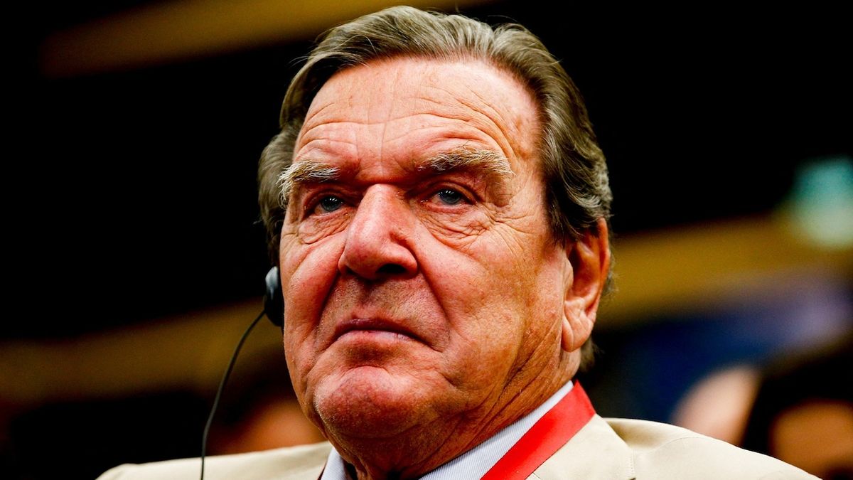Na sankčním seznamu EU zřejmě skončí i bývalý německý kancléř Schröder